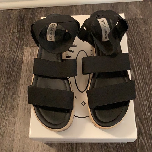 Steve Madden Black platform sandal - Picture 2 of 4